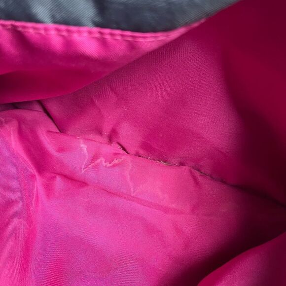 Baggallini gray Nylon shoulder bag with silver tone hardwares adjustable strap. - Picture 13 of 13